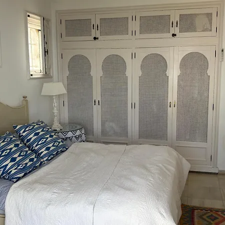 Villa Overlooking , Central, Quiet, Parking, Swimming Pool