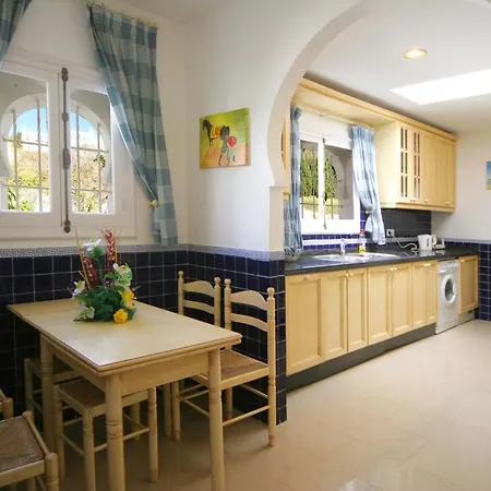 Villa Overlooking , Central, Quiet, Parking, Swimming Pool Marbella