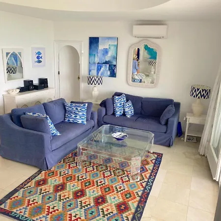 Beachfront , Central, Quiet, Parking, Pool