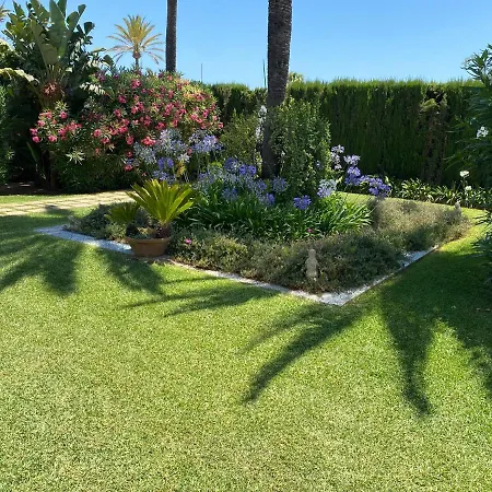 Beachfront , Central, Quiet, Parking, Pool Villa Marbella