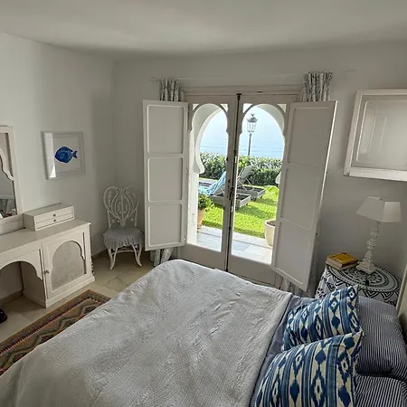 Beachfront , Central, Quiet, Parking, Pool Marbella